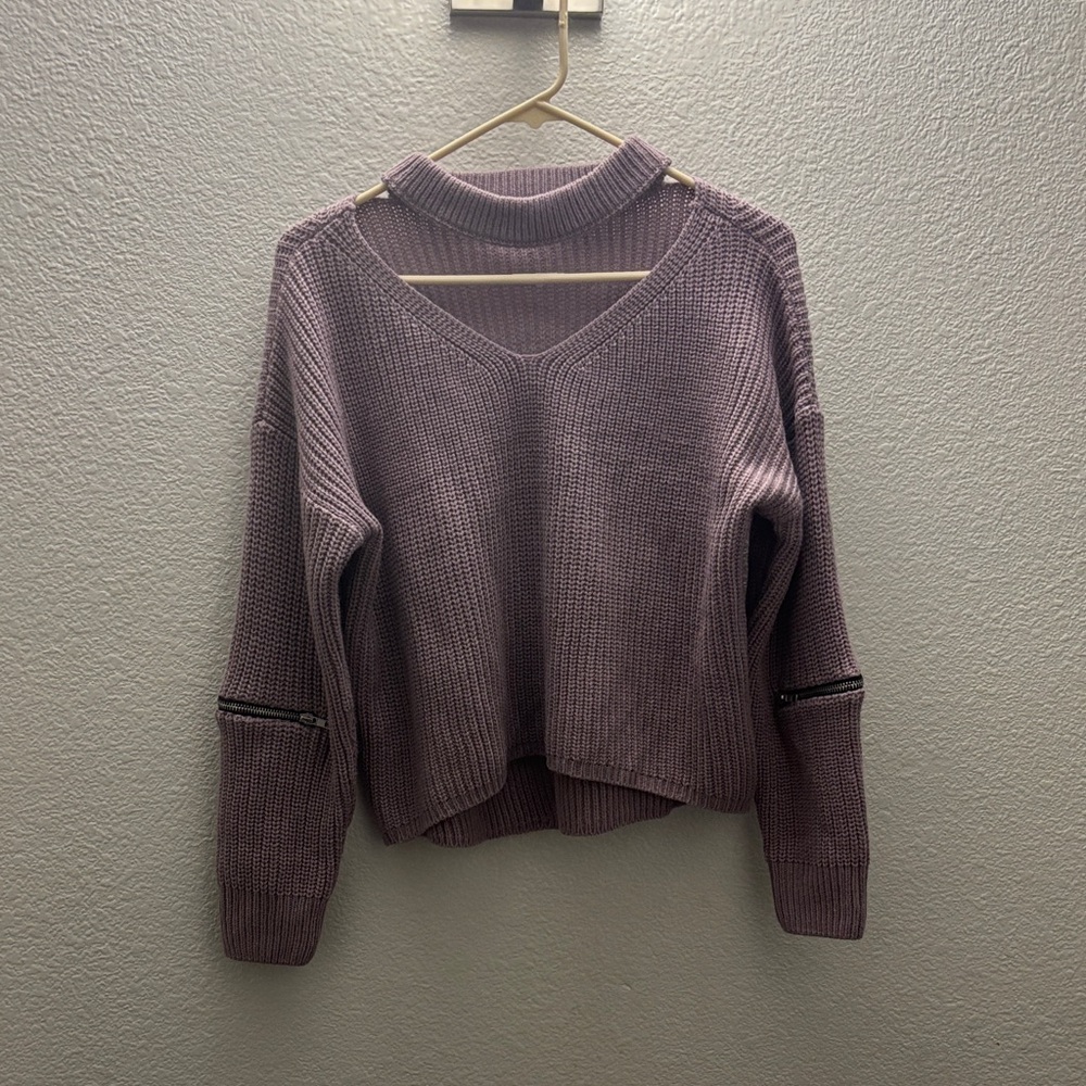 Elegant Mauve V-Neck Sweater